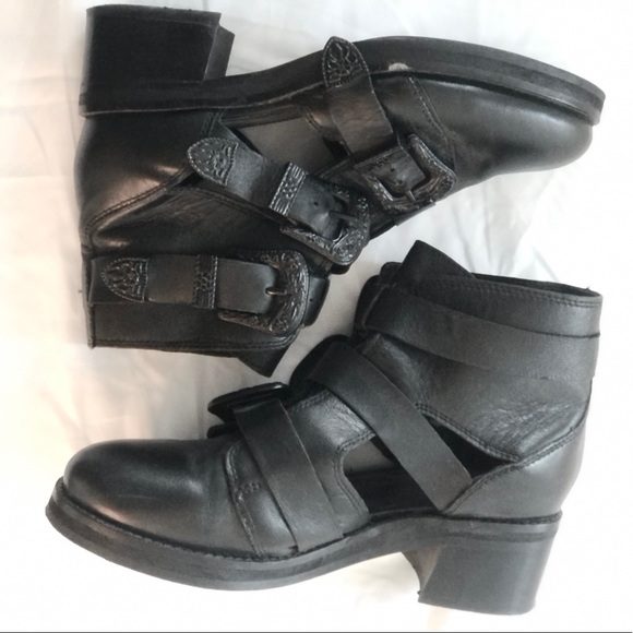SOLD - TOPSHOP- belt buckle ankle leather boots. - Picture 2 of 4